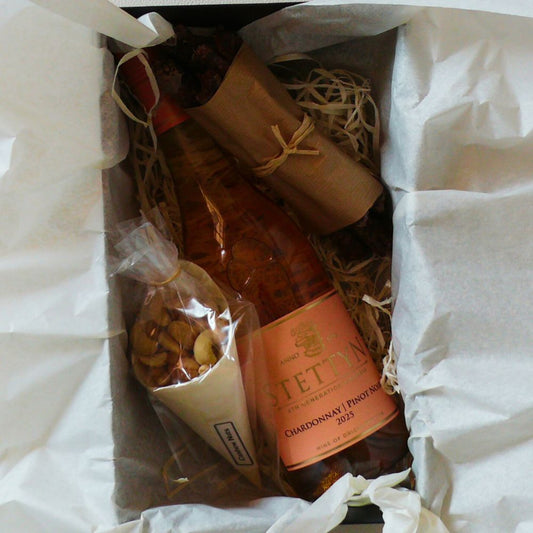 Wine Gift Box: Chardonnay/Pinot Noir Blend